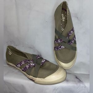 Keds Est. 1916 Strappy Slip On Sneaker size 8.5